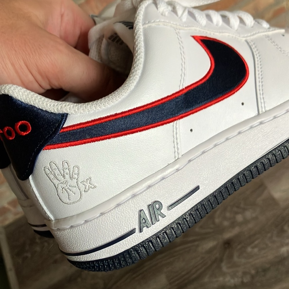 Nike - Picture 14 of 17